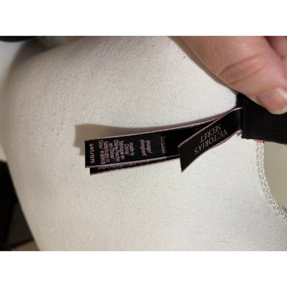 Victoria’s Secret Bombshell plunge bra 34C GUC - Picture 4 of 4